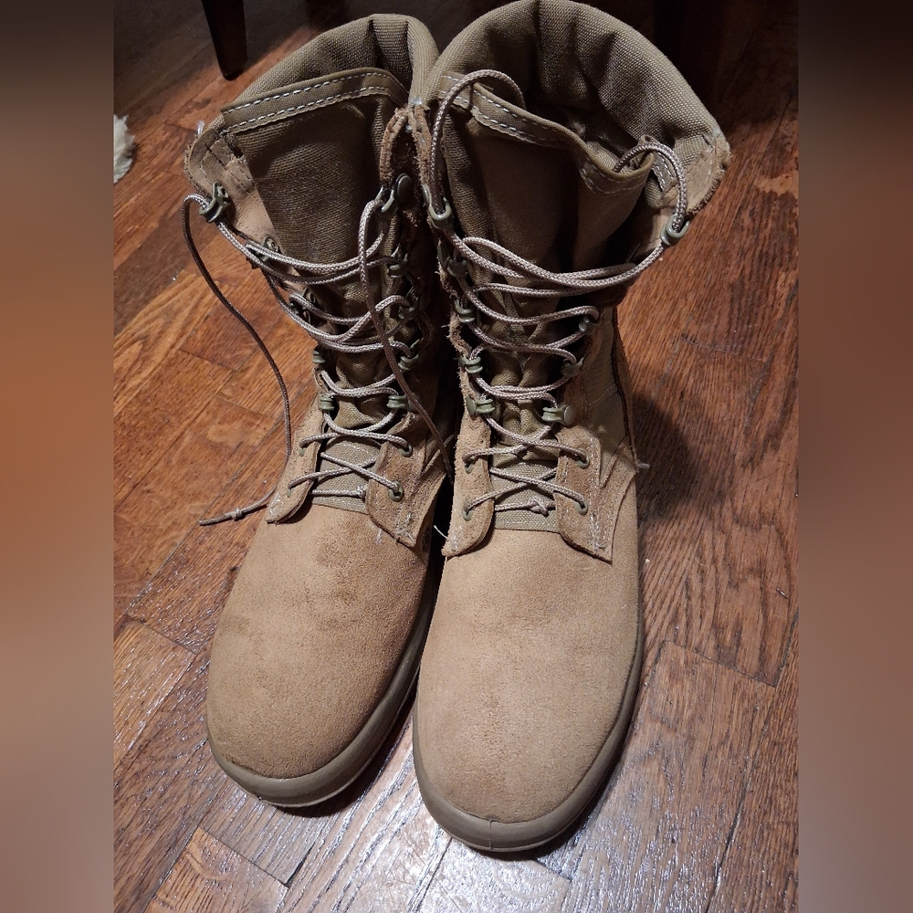 Belleville Tan/ brown Combat boots  Size 9.5R - Pre-owned AHWC